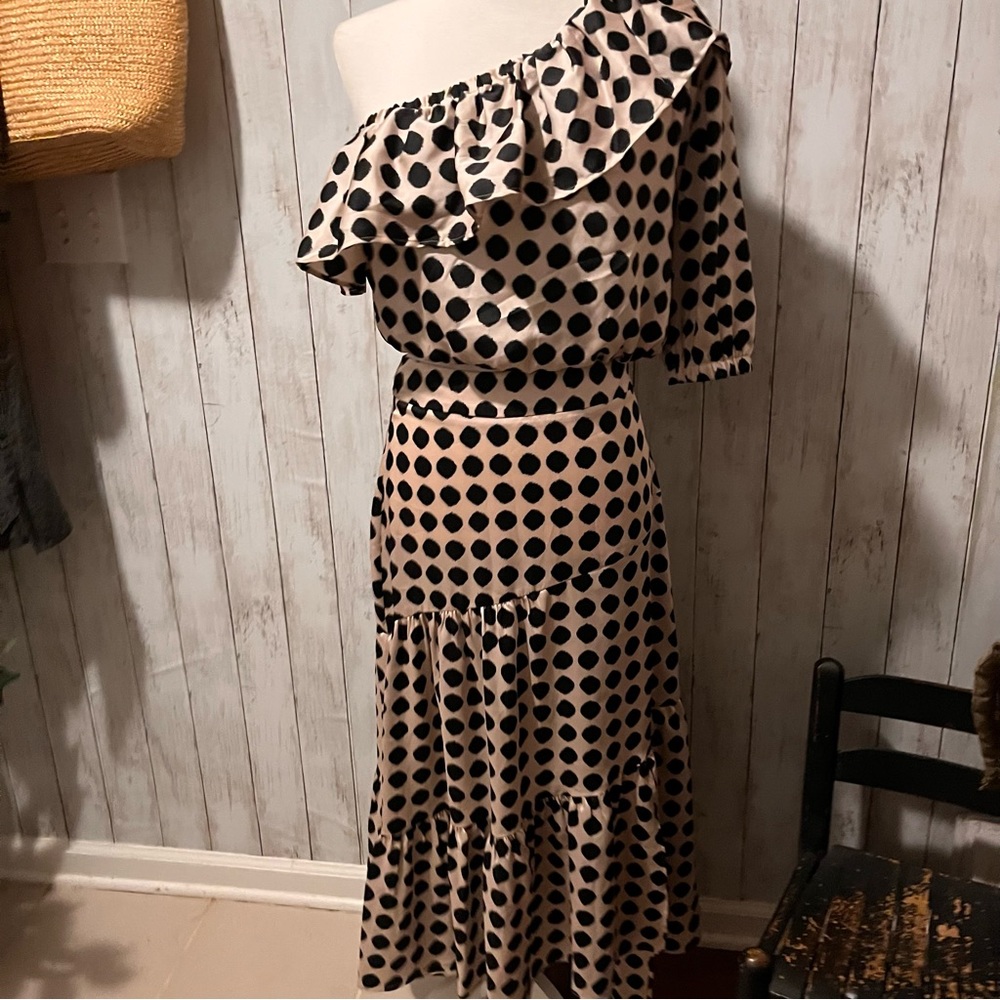 MNG women’s size small / extra small Tan and black polka dots half sleeve set